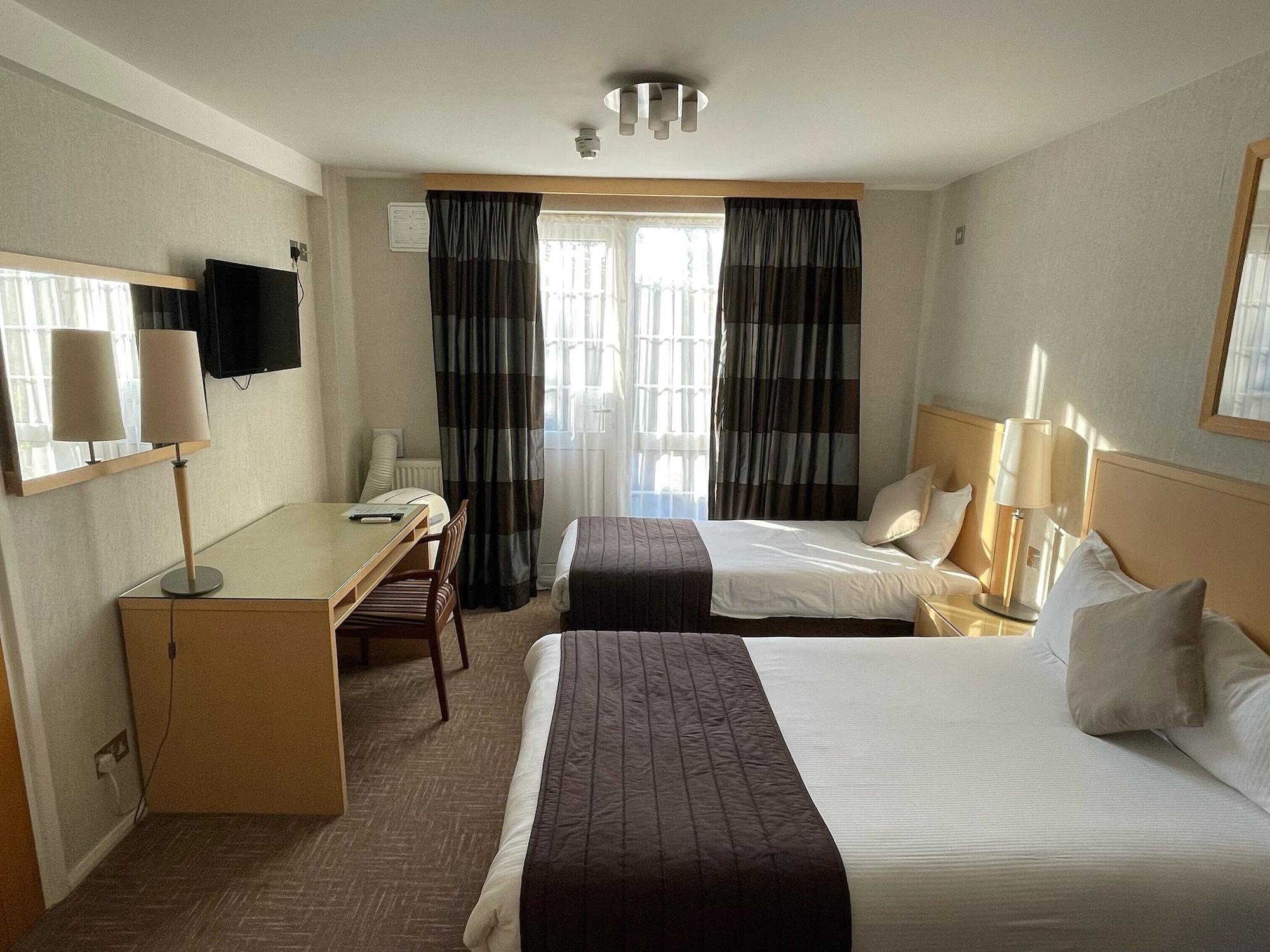 Best Western Homestead Court Hotel Welwyn Garden City Bagian luar foto