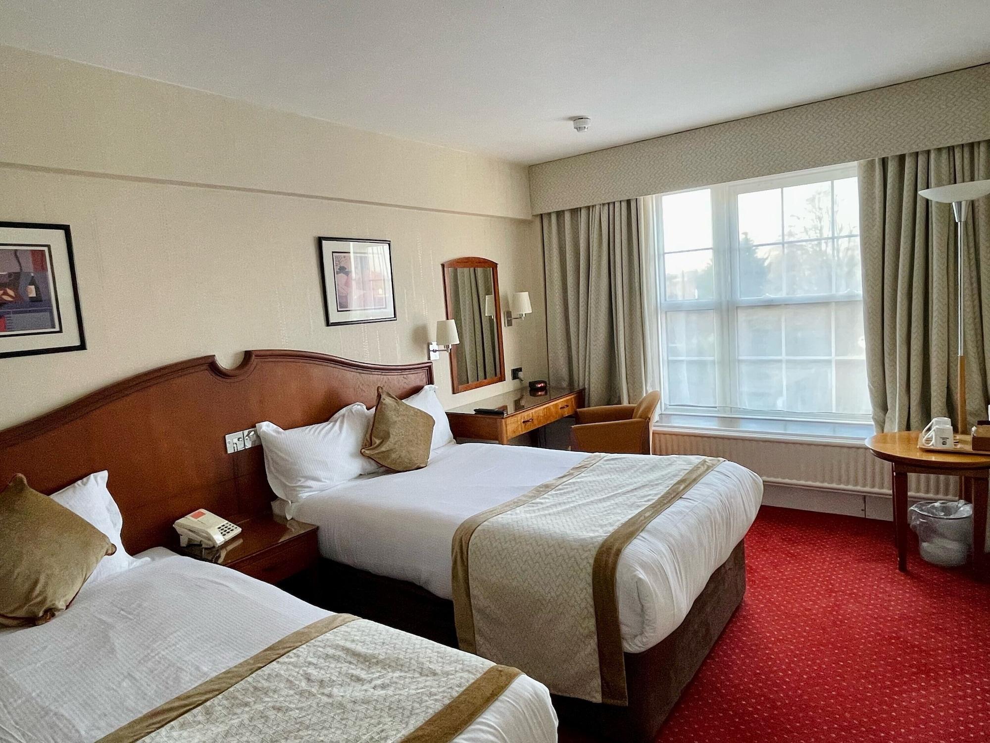 Best Western Homestead Court Hotel Welwyn Garden City Bagian luar foto