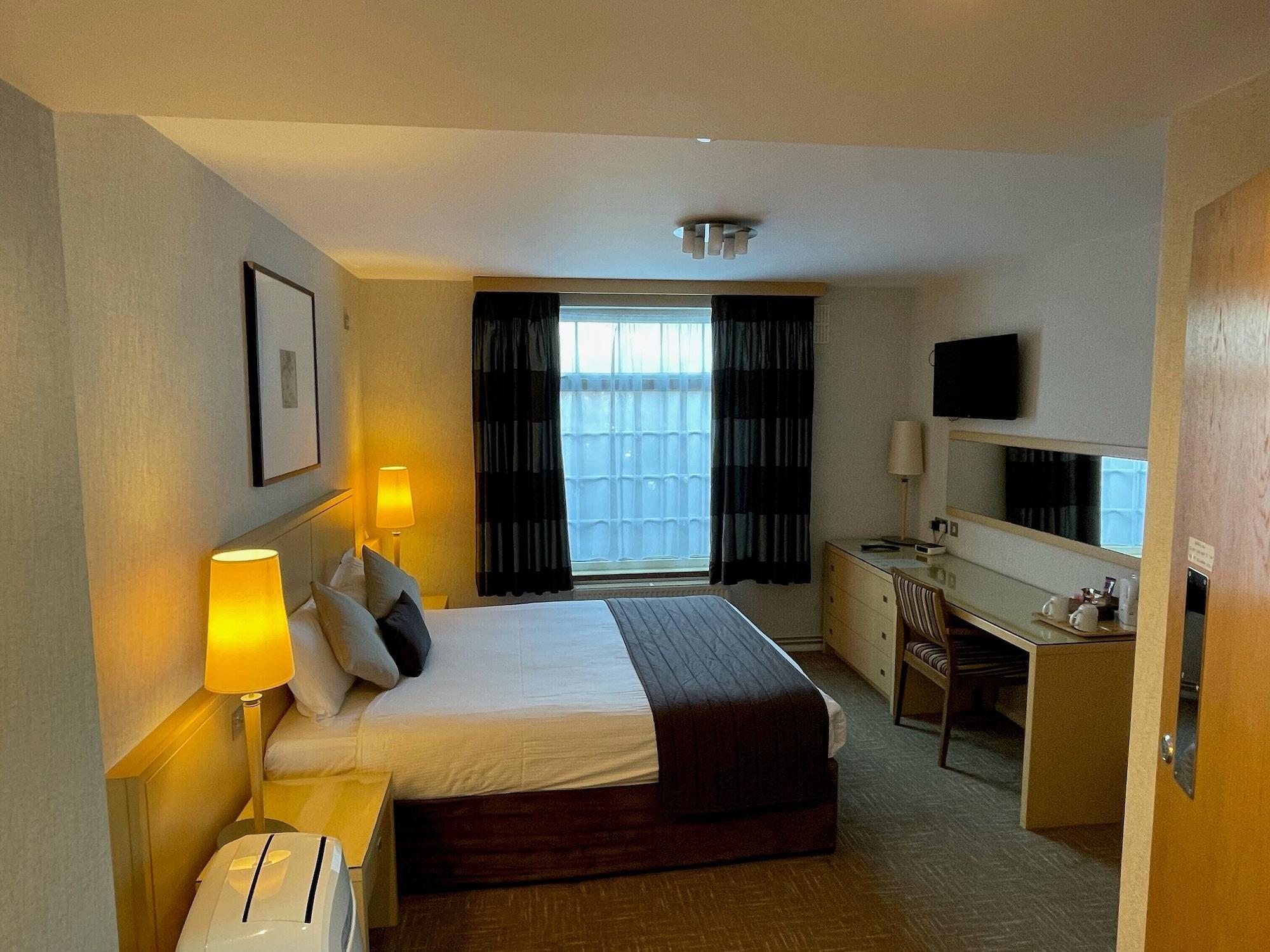 Best Western Homestead Court Hotel Welwyn Garden City Bagian luar foto