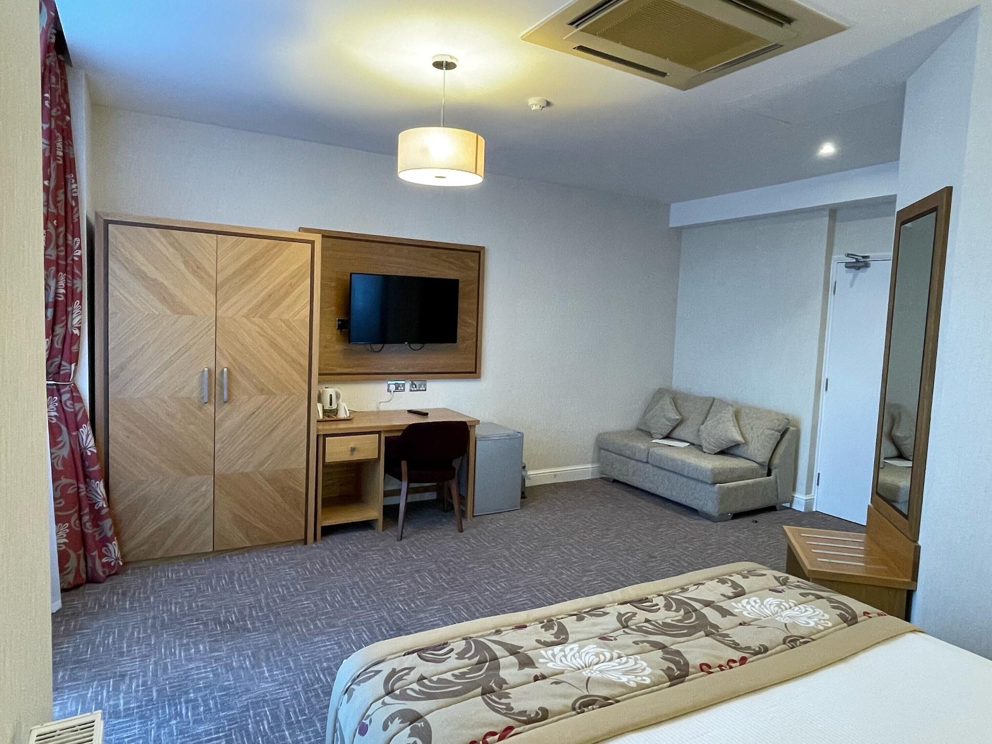 Best Western Homestead Court Hotel Welwyn Garden City Bagian luar foto