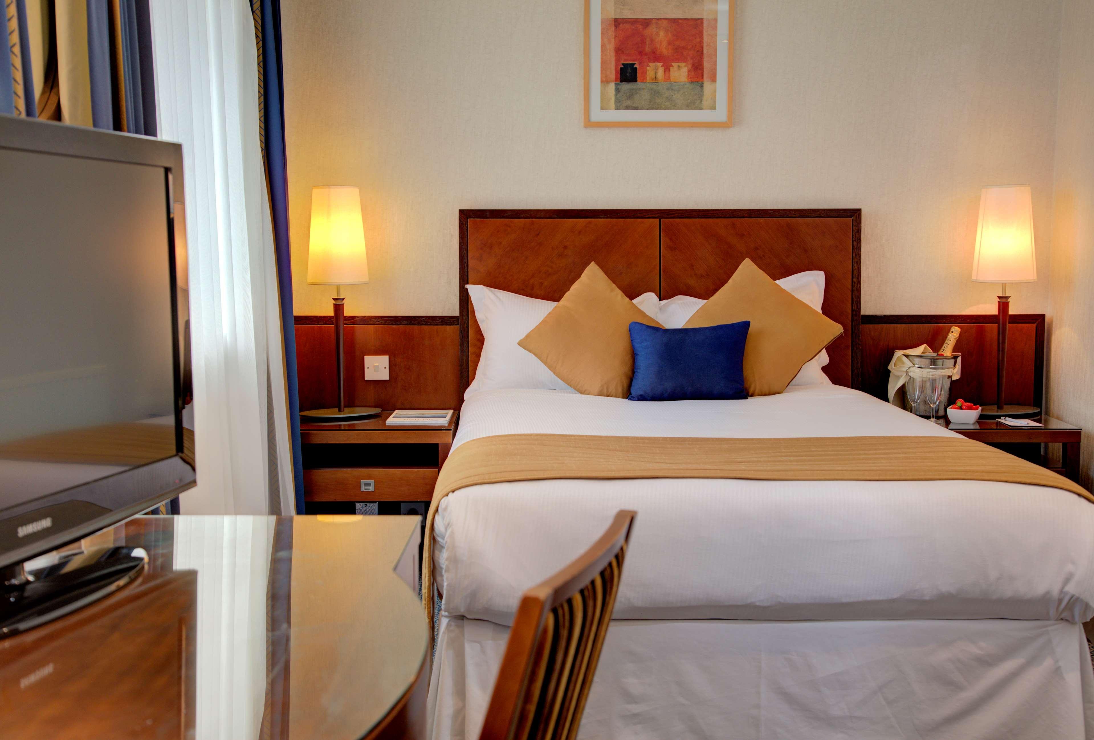Best Western Homestead Court Hotel Welwyn Garden City Bagian luar foto