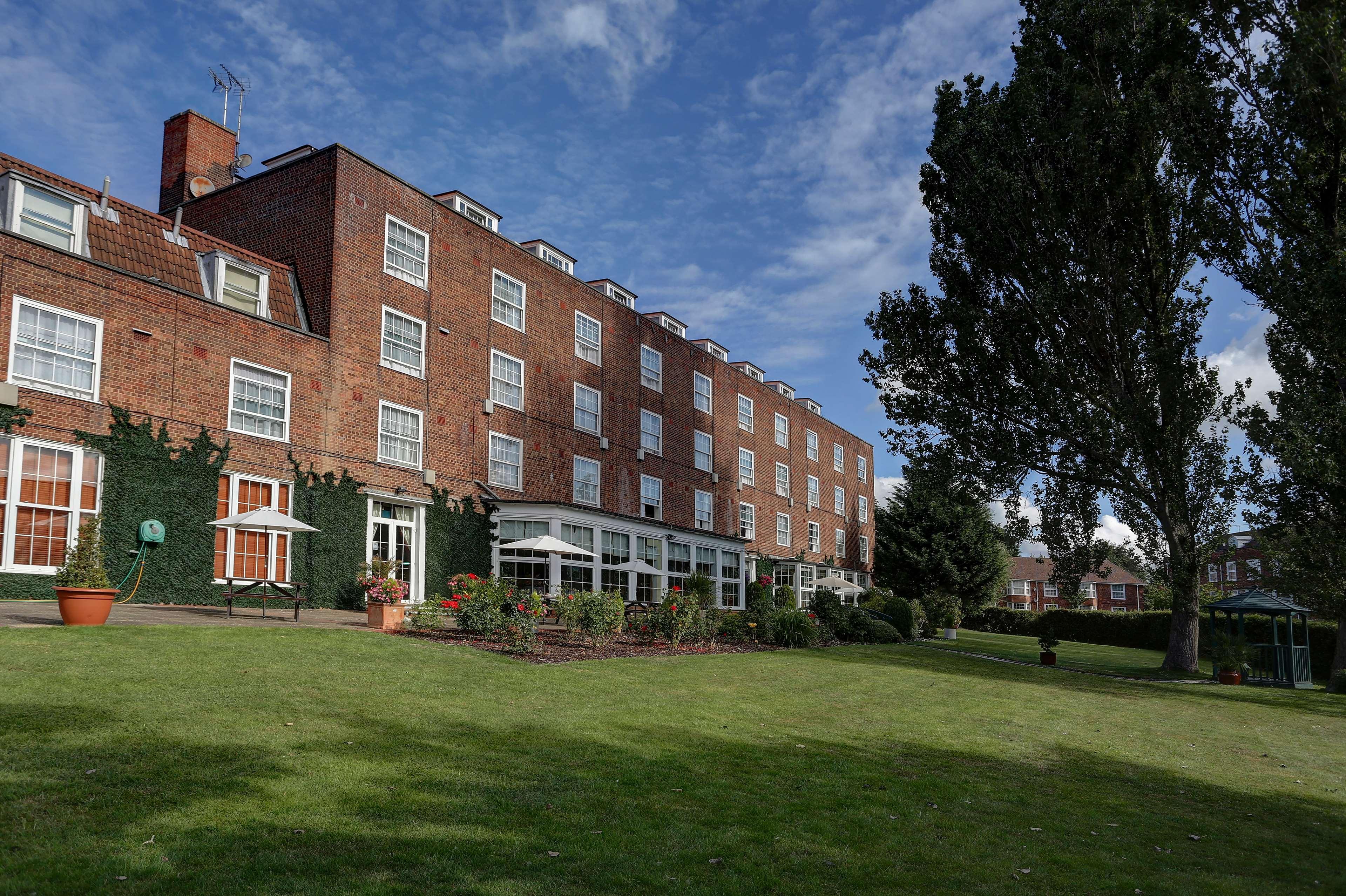 Best Western Homestead Court Hotel Welwyn Garden City Bagian luar foto