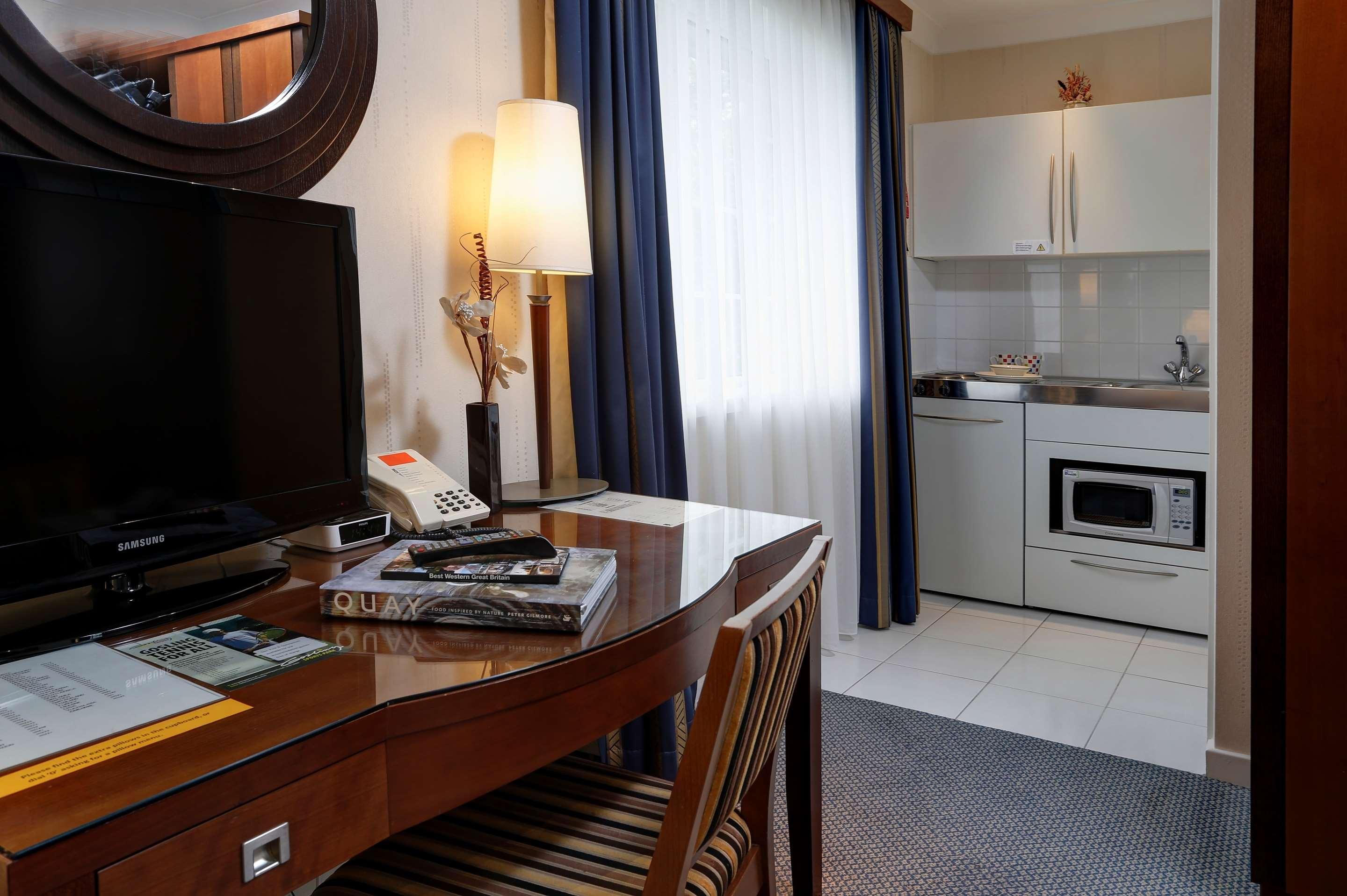 Best Western Homestead Court Hotel Welwyn Garden City Bagian luar foto