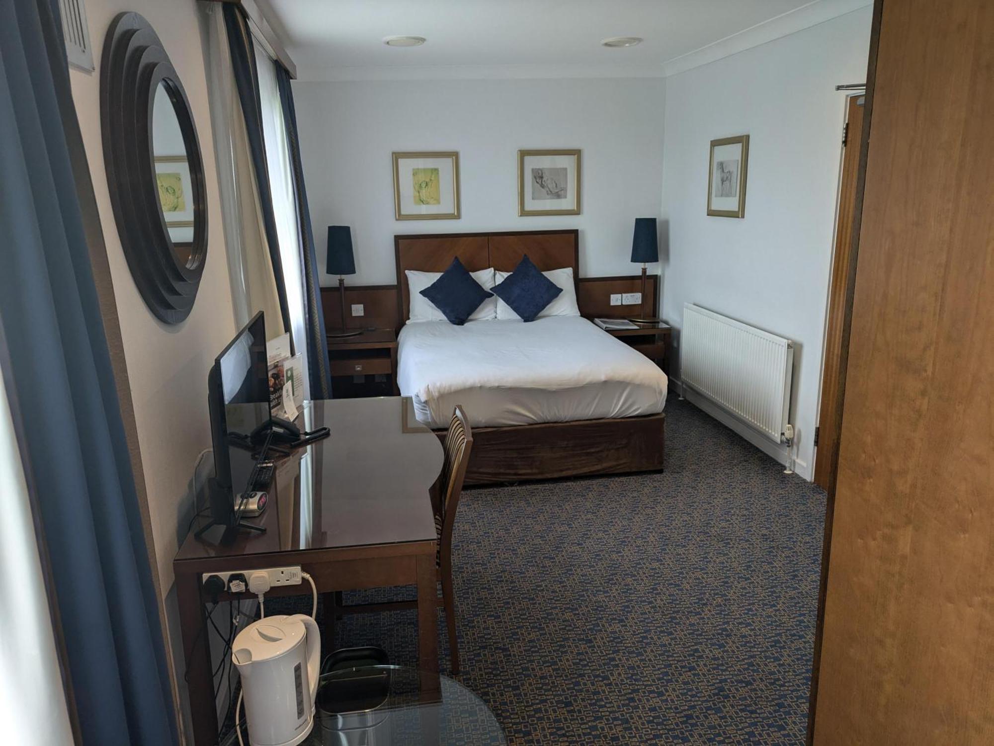 Best Western Homestead Court Hotel Welwyn Garden City Bagian luar foto