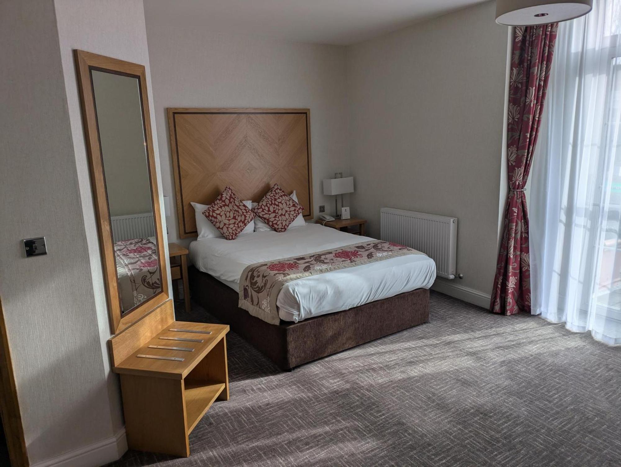 Best Western Homestead Court Hotel Welwyn Garden City Bagian luar foto