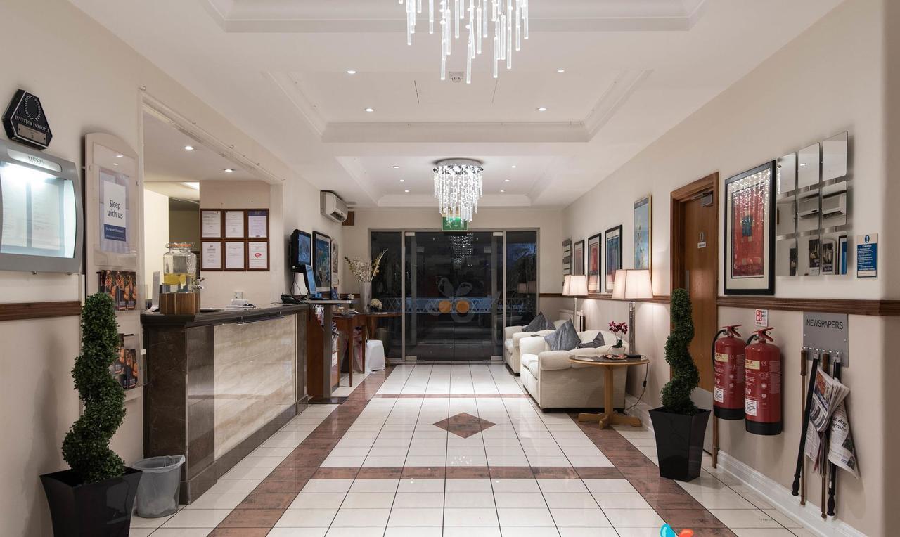 Best Western Homestead Court Hotel Welwyn Garden City Bagian luar foto